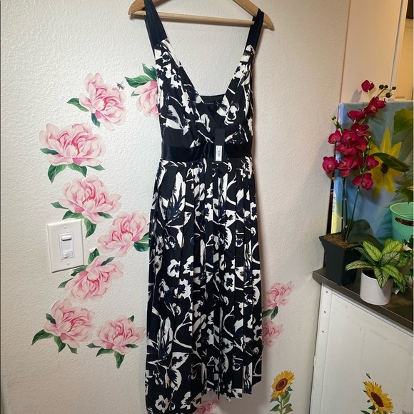 NEW WITH TAGS THE LIMITED FLORAL DRESS WOMANS black / white Blue SIZE 12 - Picture 8 of 10
